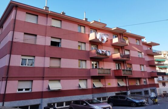 Bilocale con Balcone e Spazio Esterno in Via Berghini