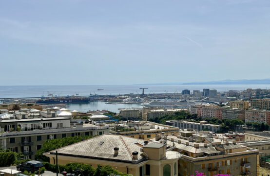 7 AMPI vani con GIARDINO e SPLENDIDA VISTA sul porto