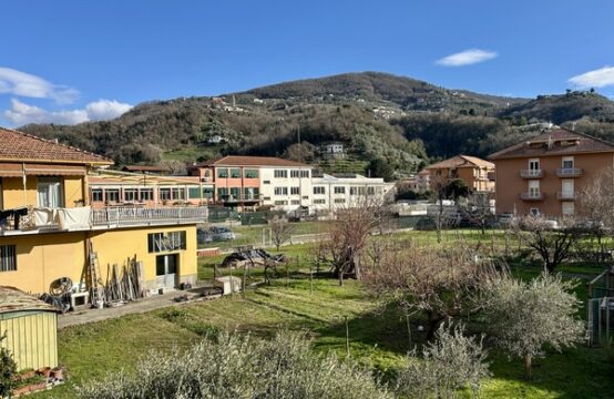 6 AMPI VANI RISTRUTTURATI CON BALCONATE, CANTINA E P.AUTO